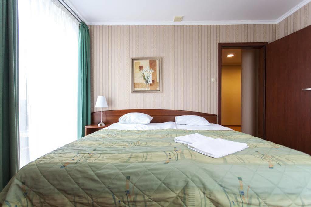 L'Ascada Hotel Srem Exterior photo